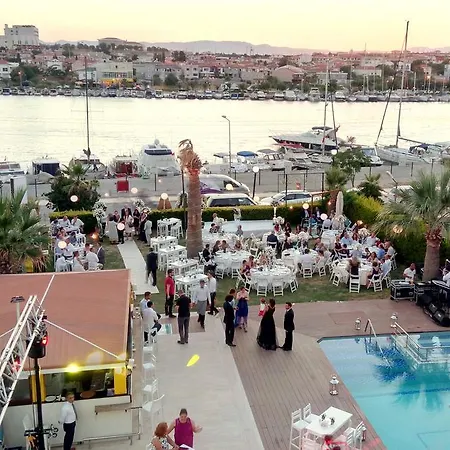 Dalian Elite Otel Çeşme