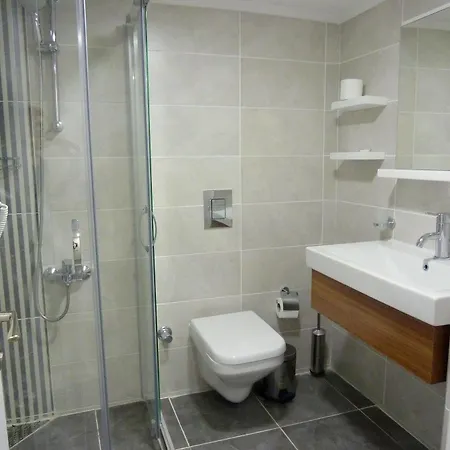 Dalian Elite Otel 3*