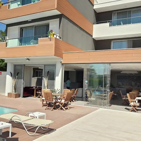 Dalian Elite Otel 3*